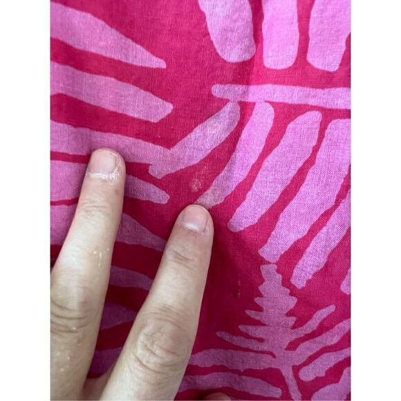 Clover Mamas Girl’s pink and dark pink batik style cotton apron with leaf print - Picture 2 of 4